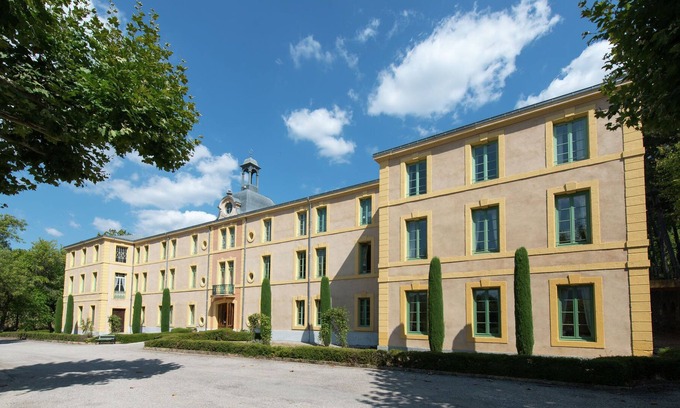 Montbrun-les-Bains Apartment | Dreamy Apartment in South of France with Swimming Pool
