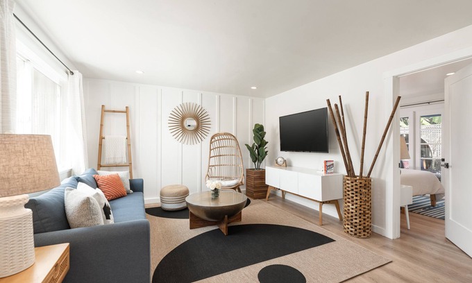 East Mesa House | Dreamy Beach Cottage 2 Blocks from Ocean Pet Friendly!
