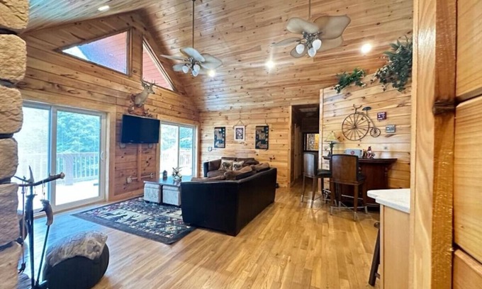 Grassy Creek Cabin | Dreamy Hidden Cabin in the Woods