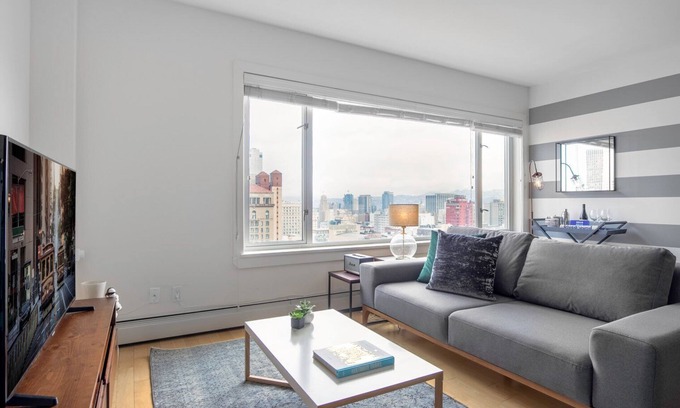 Lower Nob Hill Apartment | Dreamy Nob Hill Studio w/Sauna, Gym, City View by Blueground