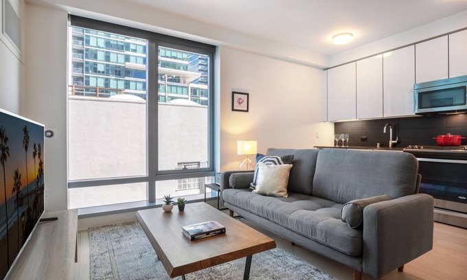 Rincon Hill Apartment | Dreamy Rincon Hill Studio w/Gym + W/D near Silicon Valley by Blueground