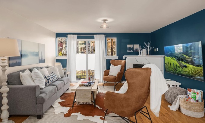 North Delridge House | Dreamy townhome-firepit/grill/close to beach and Seattle!