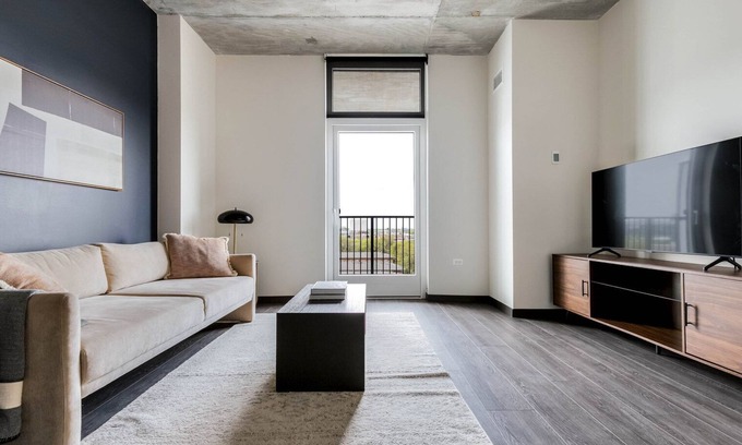 Near West Side Apartment | Dreamy West Loop 1BR w/Rooftop & Dog Wash, nr L, by Blueground
