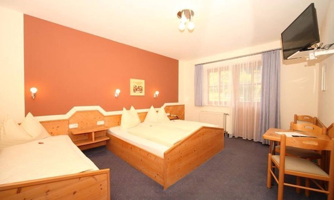 Haus im Ennstal Bed & Breakfast | Dreibettzimmer mit Bad, WC - HP - Golf- und Skipension Krug