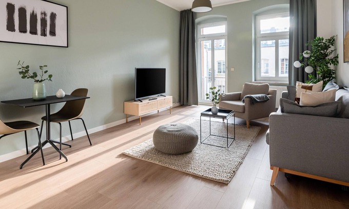 Outer Neustadt Apartment | Dresden Jordanstrasse | 2-Bedroom Suite + balcony