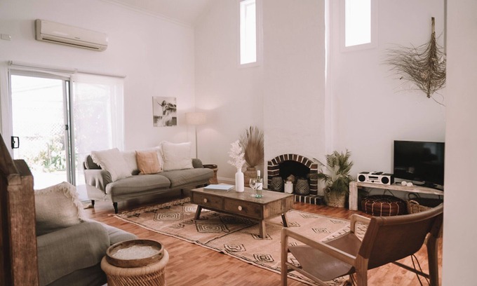 Waterhouse House | Drift Away - Best Location. 100m from Shops. 150m from beach!