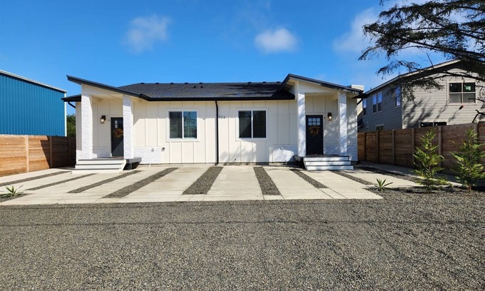 Ocean Shores House | Drift Inn A - Duplex with hot tub