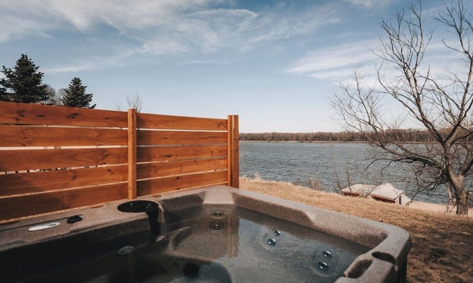 Bellevue Cabin | Drifter|Riverview Cabin+ Hot Tub w/TV+ Pickleball