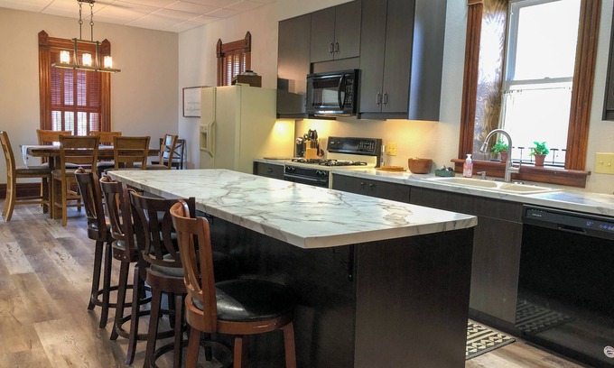Monona House | Driftless Manor Getaway