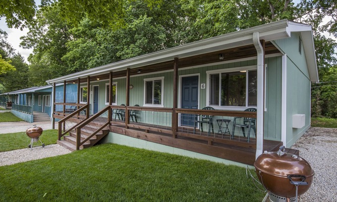 Branson Cabin | Driftwater Resort Cabin #6 with Lake Taneycomo Access & Pool!