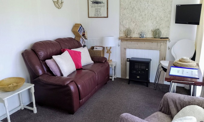 Heacham Ski Chalet | Driftwood Cabin near Heacham Beach, Coastal Chalet, Free Parking