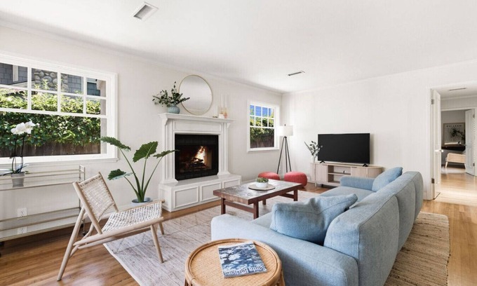 East Mesa House | Driftwood Club - 5bd, BBQ, Minutes from Beach