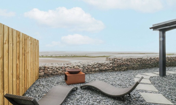 Baycliff Cottage | DRIFTWOOD COTTAGE, pet friendly, country holiday cottage in Bardsea