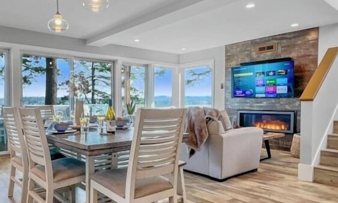 Lummi Island House | Driftwood Dreams: Guest Favorite! Beautiful Views!