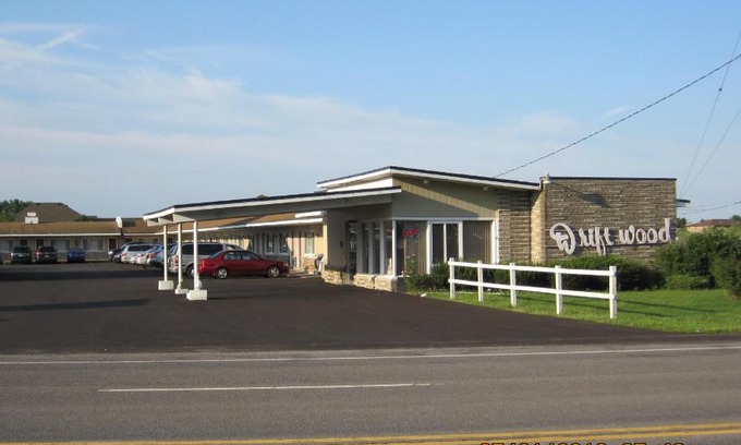Niagara Falls Hotel | Driftwood Motel