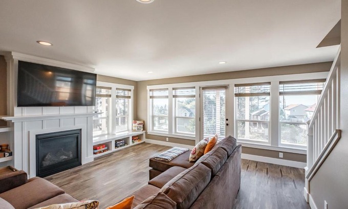 Nelscott House | Driftwood Star