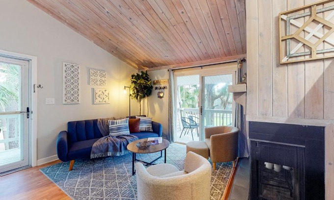 Ocean Ridge Apartment | Driftwood Villa - 261 Palmetto Perch