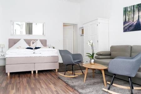 Charlottenburg-Wilmersdorf Apartment | DROY by ROCKCHAIR Apartments l SUPERHOST Status l 2 Bedroom Boxspringbeds next to Center "Kurfürstendamm" - Cozy Family & Business Flair welcomes you!