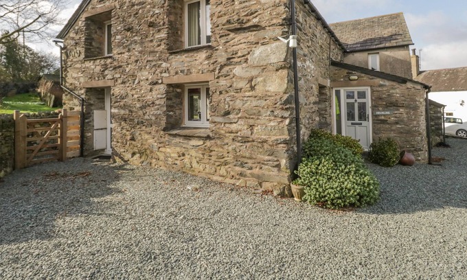 Lowick Cottage | DRUMLINS, pet friendly, character holiday cottage in Lowick Green