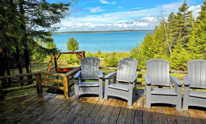 Drummond House | Drummond Island Hotel & Vacation Homes - Pebble Beach