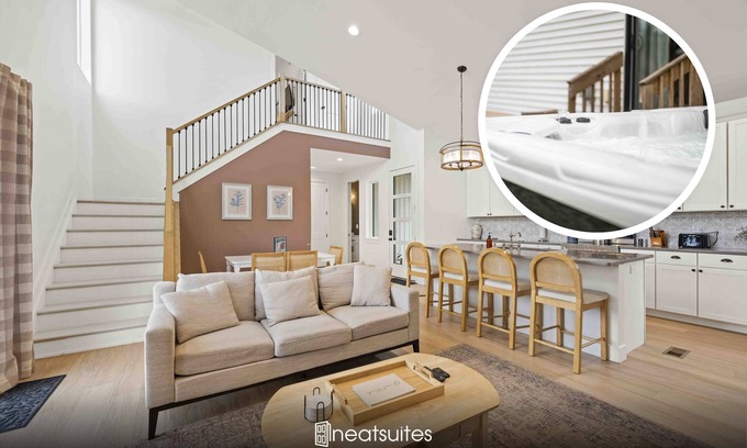 Dry Ridge House | Dry Ridge Retreat - Near Ark - with Hot Tub