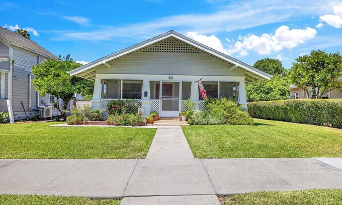 Glendora House | DT Glendora Home w/Sauna - Piano - Parking