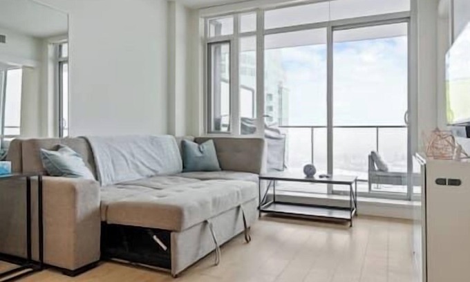 Victoria Park Apartment | DT Views | AC | Pullout Couch | Mins to Saddledome