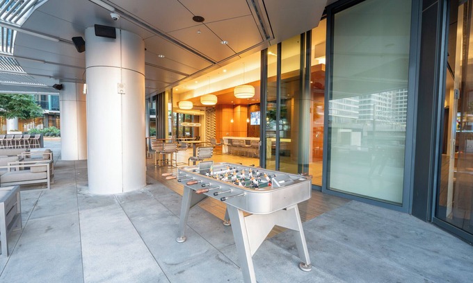 Glendale Condo | DTLA Elevated Living Luxury High Rise Unit w/Free Parking