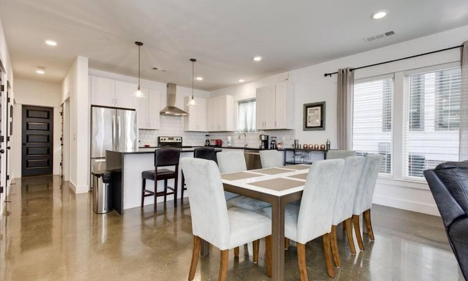 Salemtown House | DTNashville GermantownGetaway4B/3BPerfectLocation!