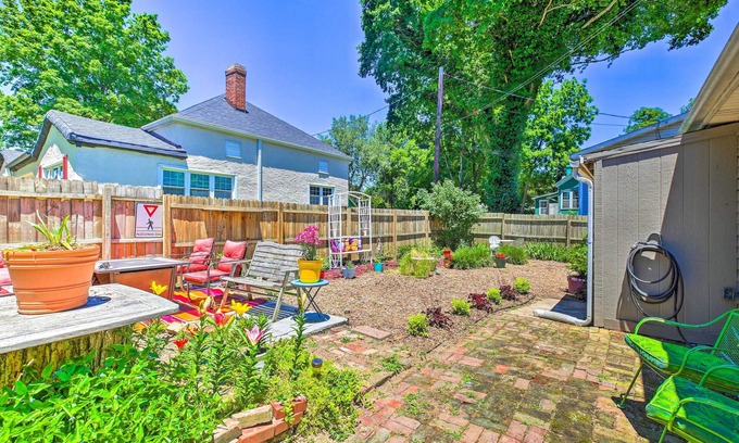 Elizabethtown House | Dtwn Elizabethtown Home w/Fire Pit & Gas Grill!