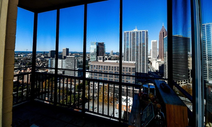 Downtown Atlanta Condo | DTWN luxury condo 99 percent Walk score