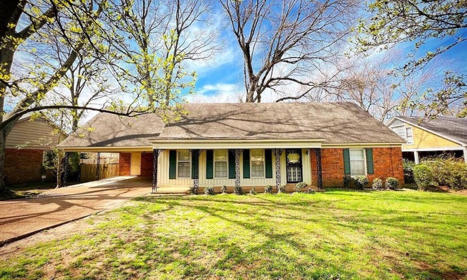 East Memphis House | Dual 9BR Memphis Getaway+Games+Backyard+PrimeLoc