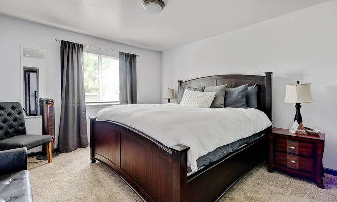 Loveland House | Dual King Suites & Game Room ~ A Gem on Turquoise St
