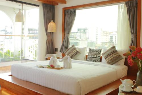 Downtown Ho Chi Minh City Hotel | Duc Vuong Saigon Hotel - Bui Vien
