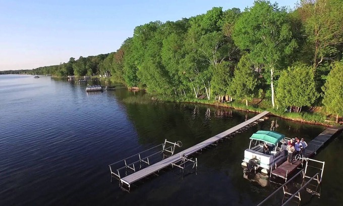 Grawn House | Duck Lake Escape🌊 Lake Access, Minutes to Traverse City, Kayaks