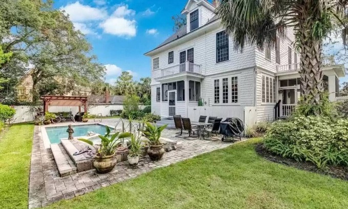 Duckpond House | Duck Pond Grand Downtown Pool Home: 5 BR