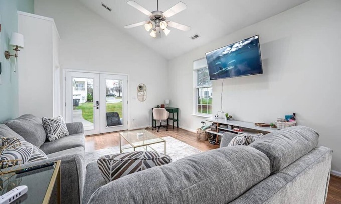 Durham House | Duke 10 Min Away! 3 Bedroom