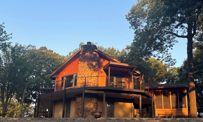 Rogers House | Dun Lookin! Rustic Cabin Feel Lakeview home, 3 Bd, 2 bath, close to everything!