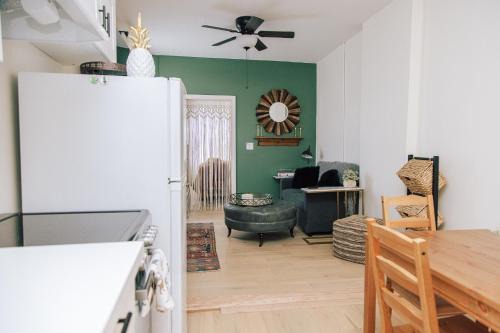 Brockton Village Hotel | Dundas and Brock Suitel