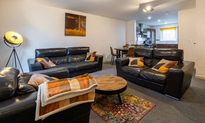 Dundee Apartment | Dundee City centre apartment - 3 bedrooms sleeps 6