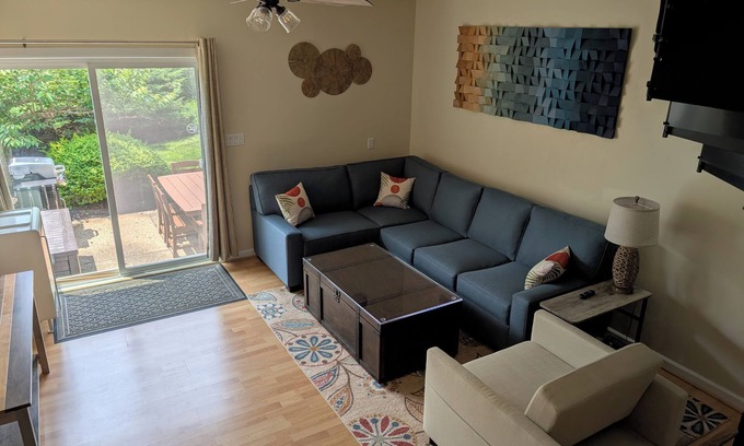 South Rehoboth House | "Dune Blossom" Townhouse w/pool - 3 blocks to beach - linens/pillows included