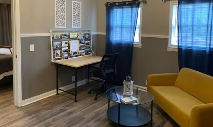 Dunean House | Dunean Mill Art Home 7 minutes to popular Downtown Greenville & Falls Park area.