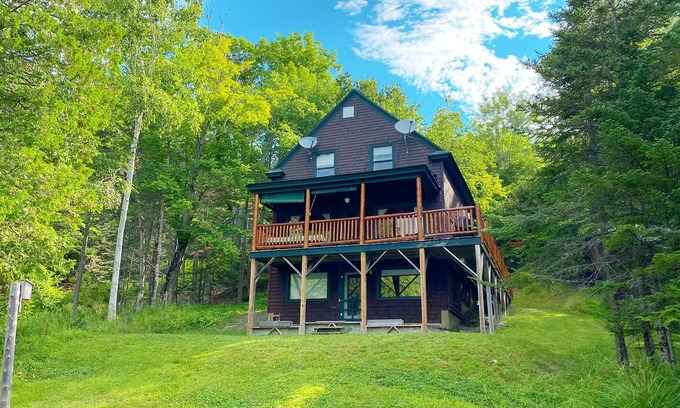 Rangeley House | Dunserchin - Large waterfront home on Mooselookmeguntic Lake!