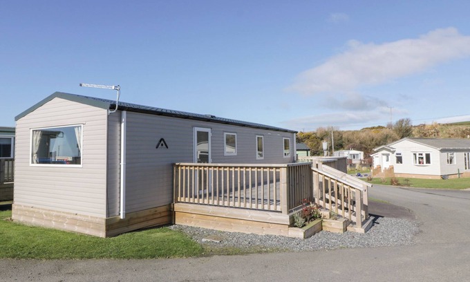 Portpatrick Cottage | DUNSKEY WAY, pet friendly, with a garden in Portpatrick