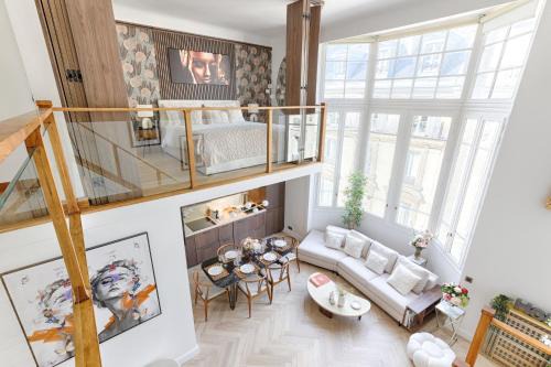 Champs-Elysees Apartment | Duplex à deux pas des Champs Elysée
