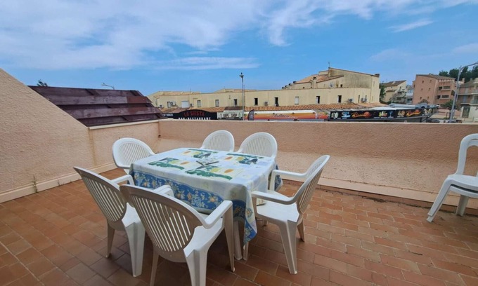 Marseillan Plage Apartment | Duplex 2-room apartment near beach, private parking