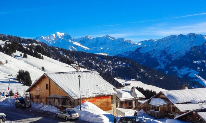 Villard-sur-Doron Apartment | Duplex- 3 bedrooms - south facing - ski-in ski-out
