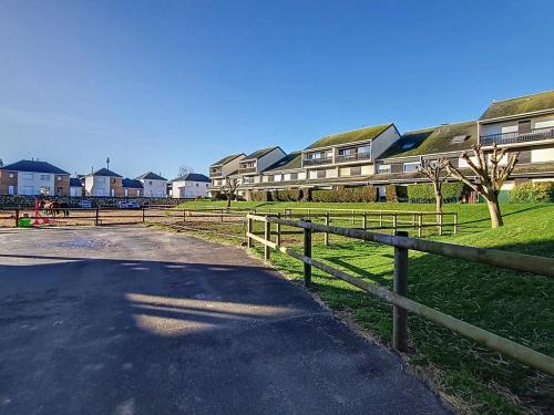 Courseulles-sur-Mer Apartment | Duplex 8 pers proche mer avec balcon, parking et équipements complets - FR-1-746-17