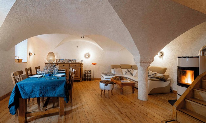 Monetier-les-Bains Apartment | Duplex apartment in the unspoilt hamlet of Le Casset, Ecrins National Park