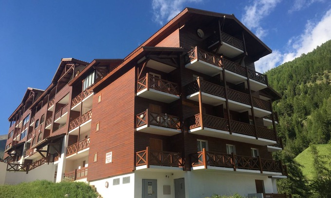 Allos Apartment | Duplex apartment, sleeps 4/5 - fabulous in ski season, glorious in summer!